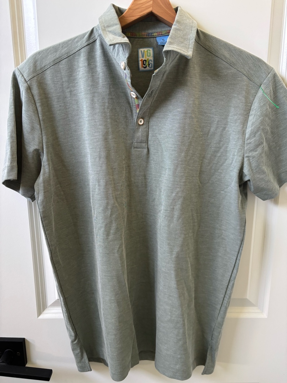Vintage 1946 Men’s polo. Size small. Like new!